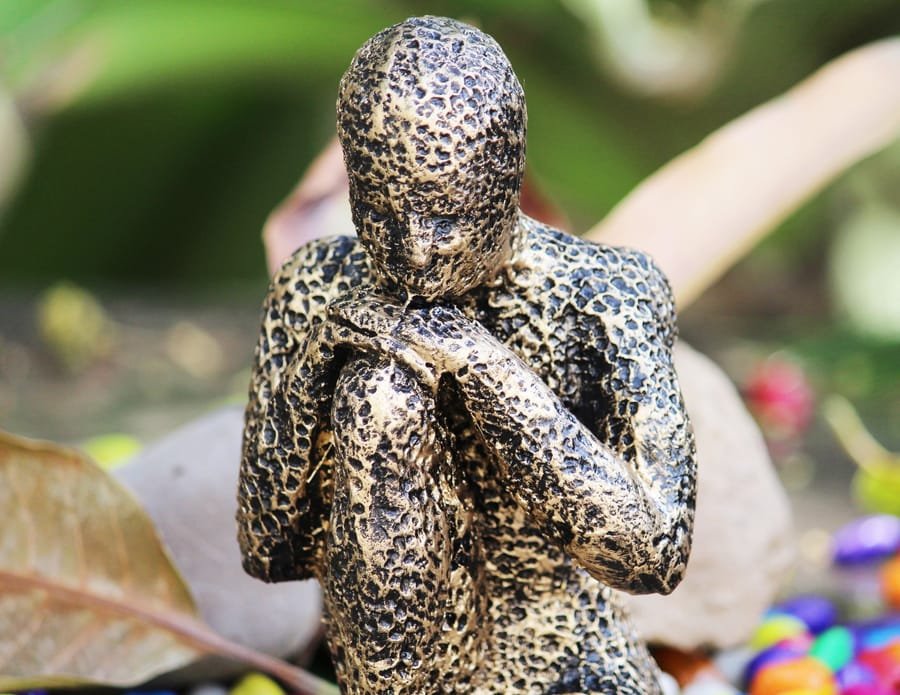 Resin thinking Statue Manufacturer photo 2