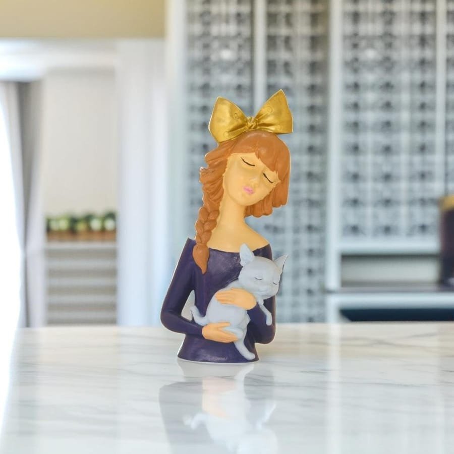 Resin Girl With Cat Showpiece Corporate Gifts, Wedding Gifts