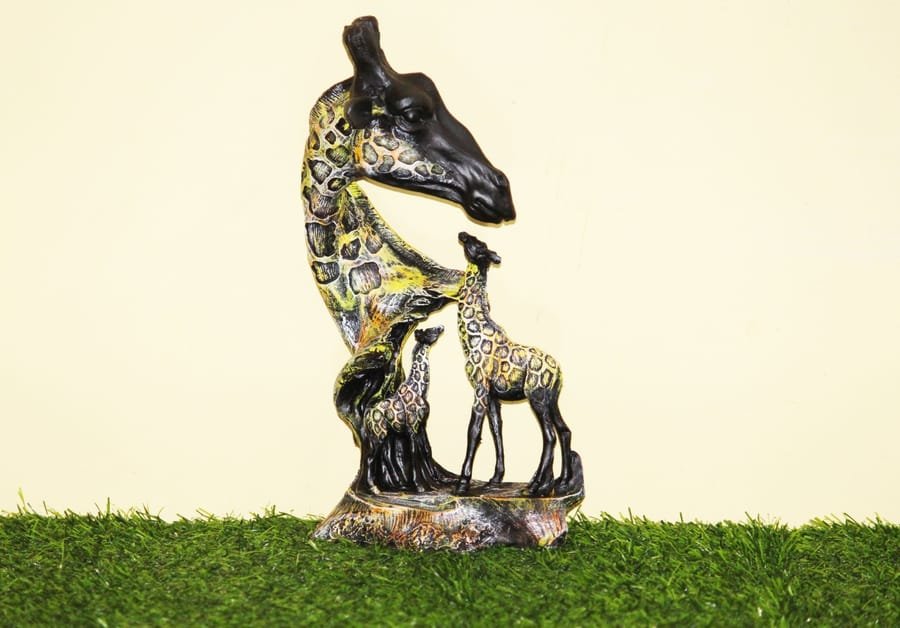 Handicraft Resin Multi Giraffe Animal showpiece for home decor Corporate Gifts, Wedding Gifts